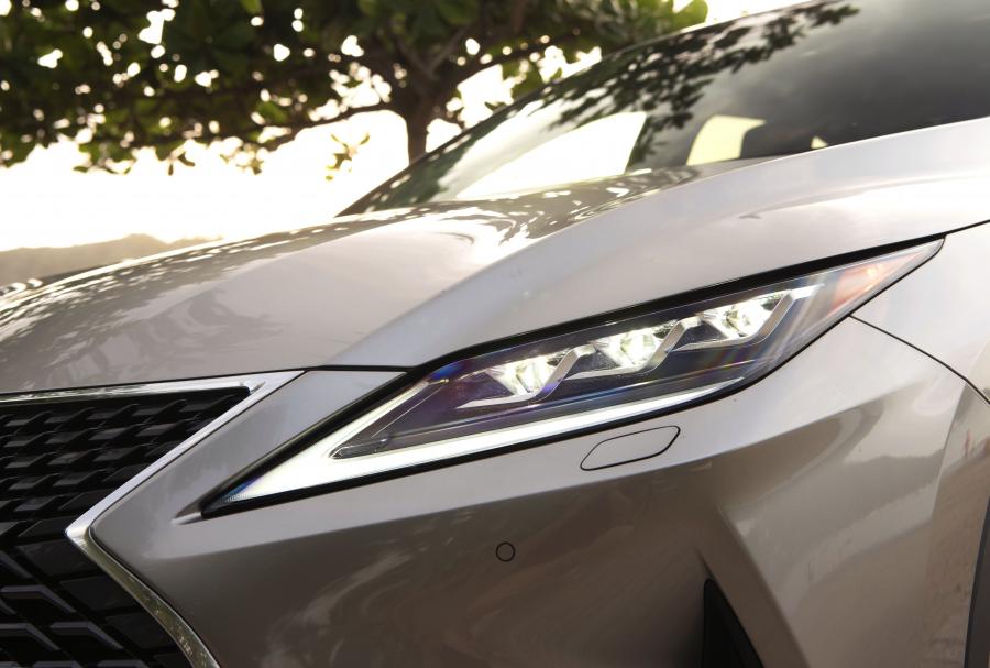 Детали экстерьера Lexus RX450hL 2019 года  (NA) (фото 8 из 40)